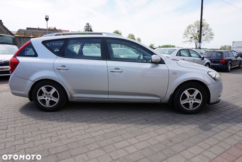 KIA CEED I LIFT KOMBI 2011 9S 1.6 CRDI D4FB 90KM WAJ6C SREBRNY na części - 6