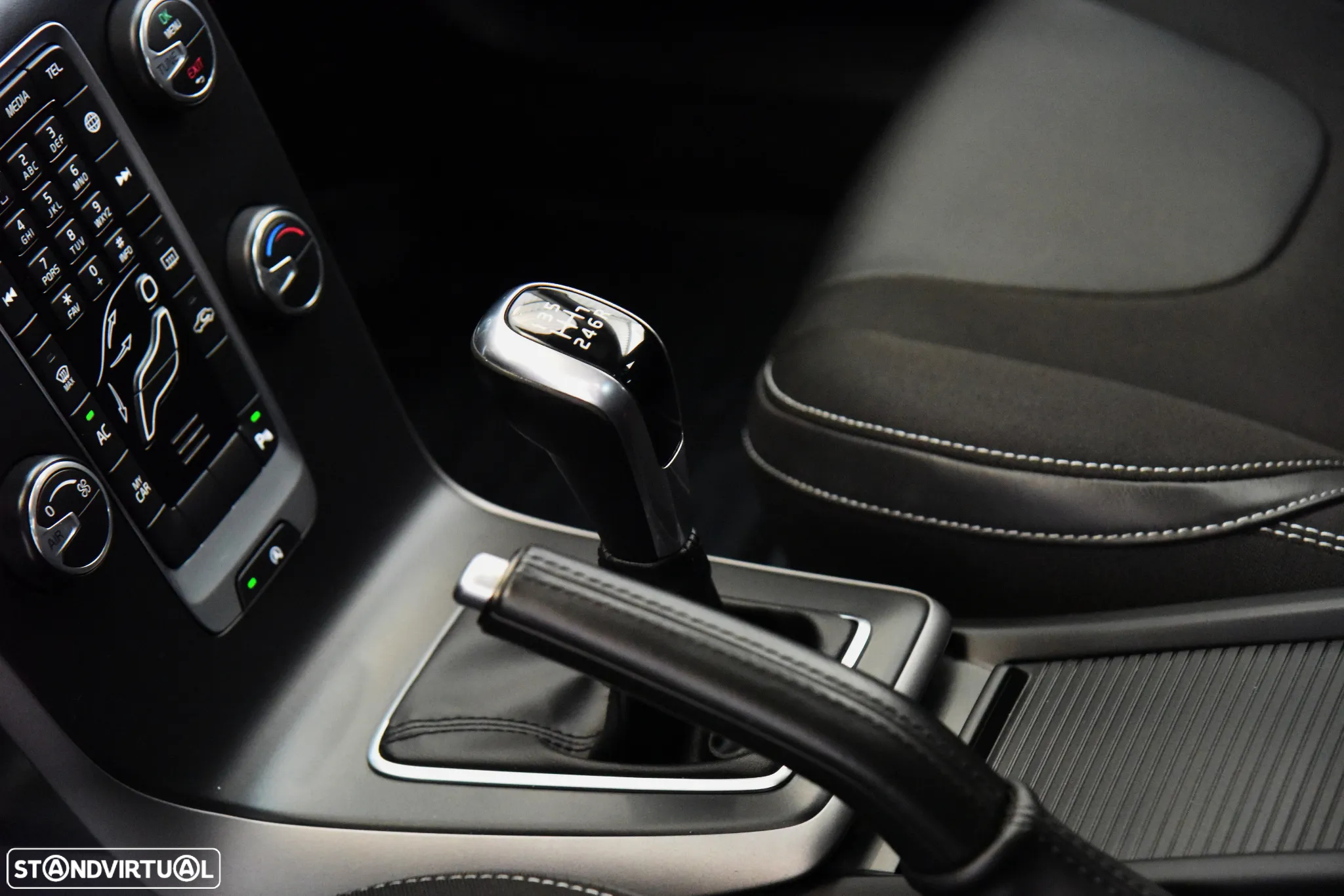 Volvo V40 2.0 D3 Momentum - 17