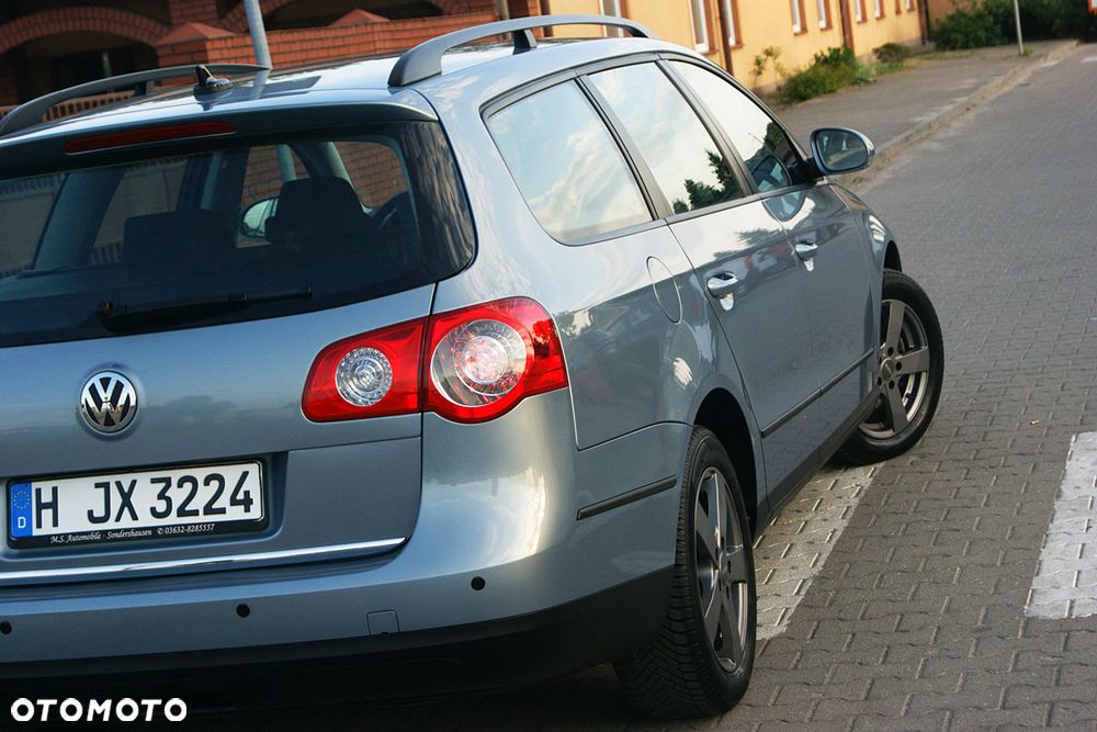 Volkswagen Passat 2.0 TDI DPF BlueMotion Technology Comfortline - 19