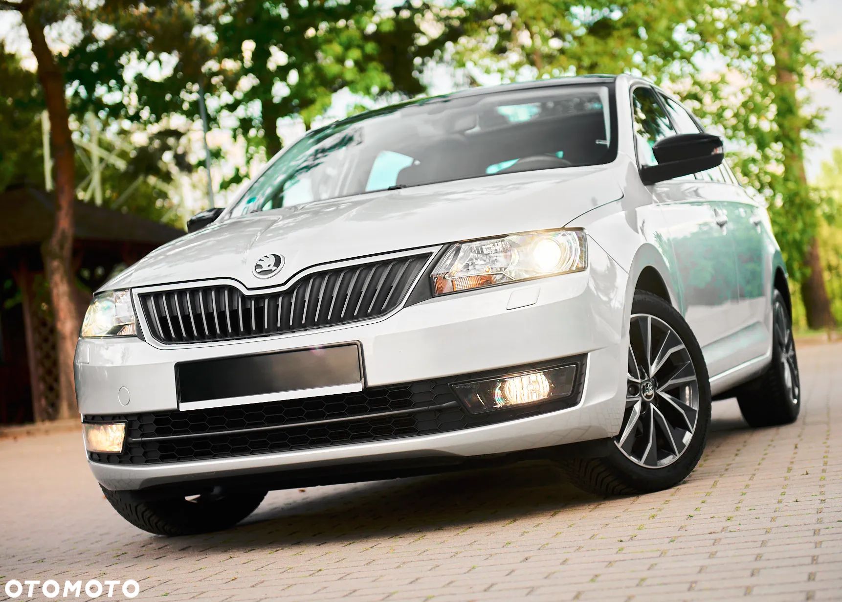 Skoda RAPID Spaceback 1.2 TSI (Green tec) Cool Edition Red & Grey - 1