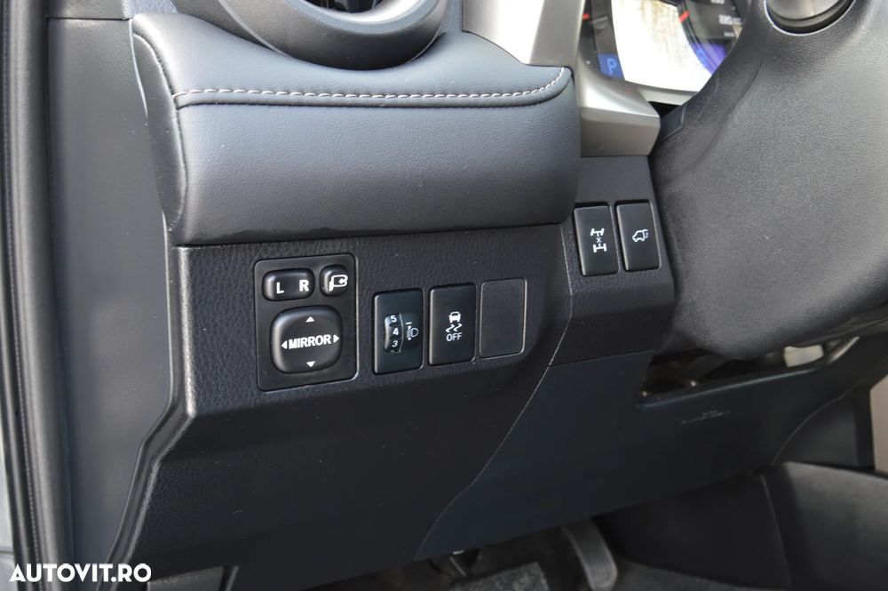 Toyota RAV4 2.2 D-4D 4x4 Automatik Edition - 29