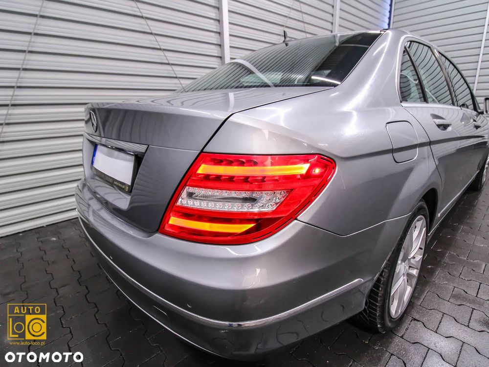 Mercedes-Benz Klasa C 180 CGI BlueEff Avantgarde - 28