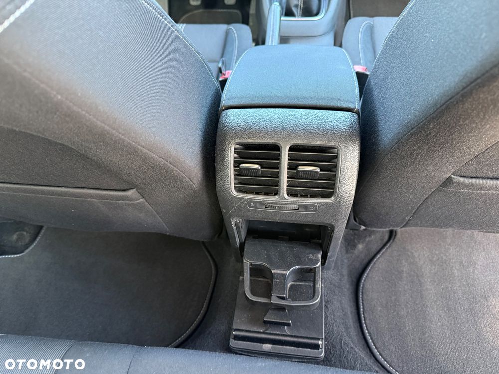 Volkswagen Golf 1.6 TDI DPF BlueMotion Technology MATCH - 25