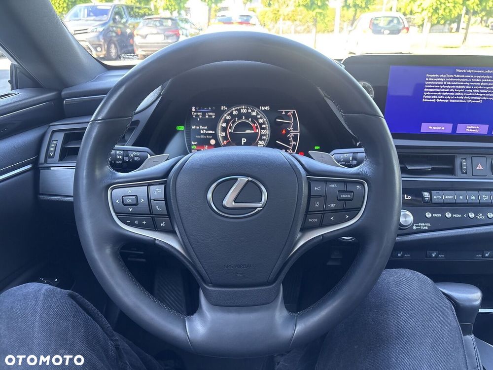 Lexus ES 300h Business Edition - 24