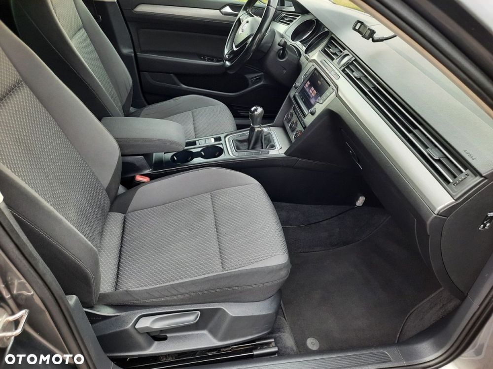 Volkswagen Passat - 22