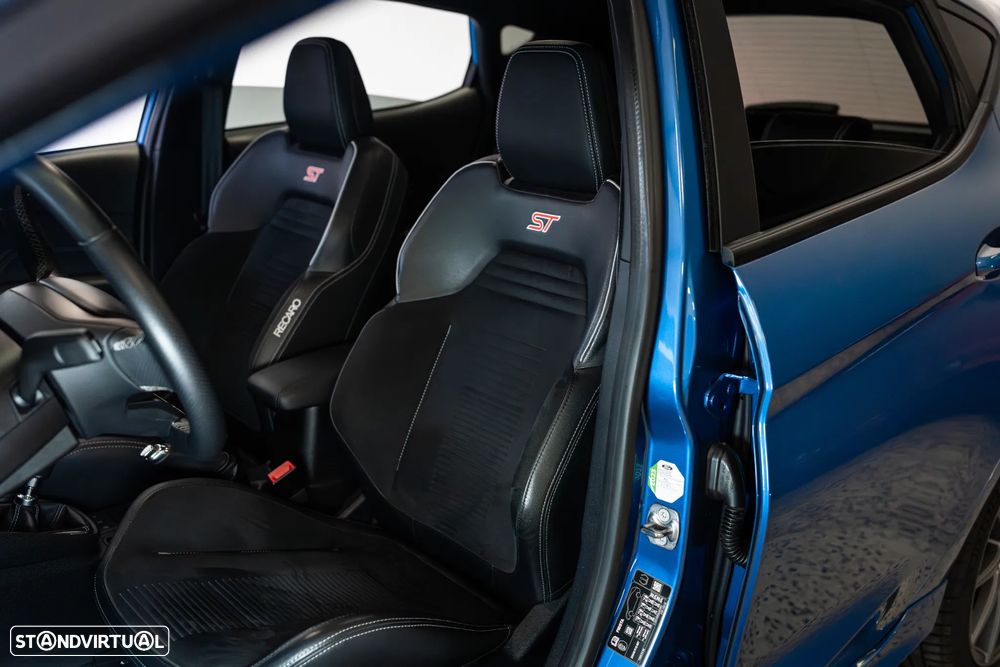 Ford Fiesta 1.5 EcoBoost S&S c/ Pack Pele Exclusiva ST - 9