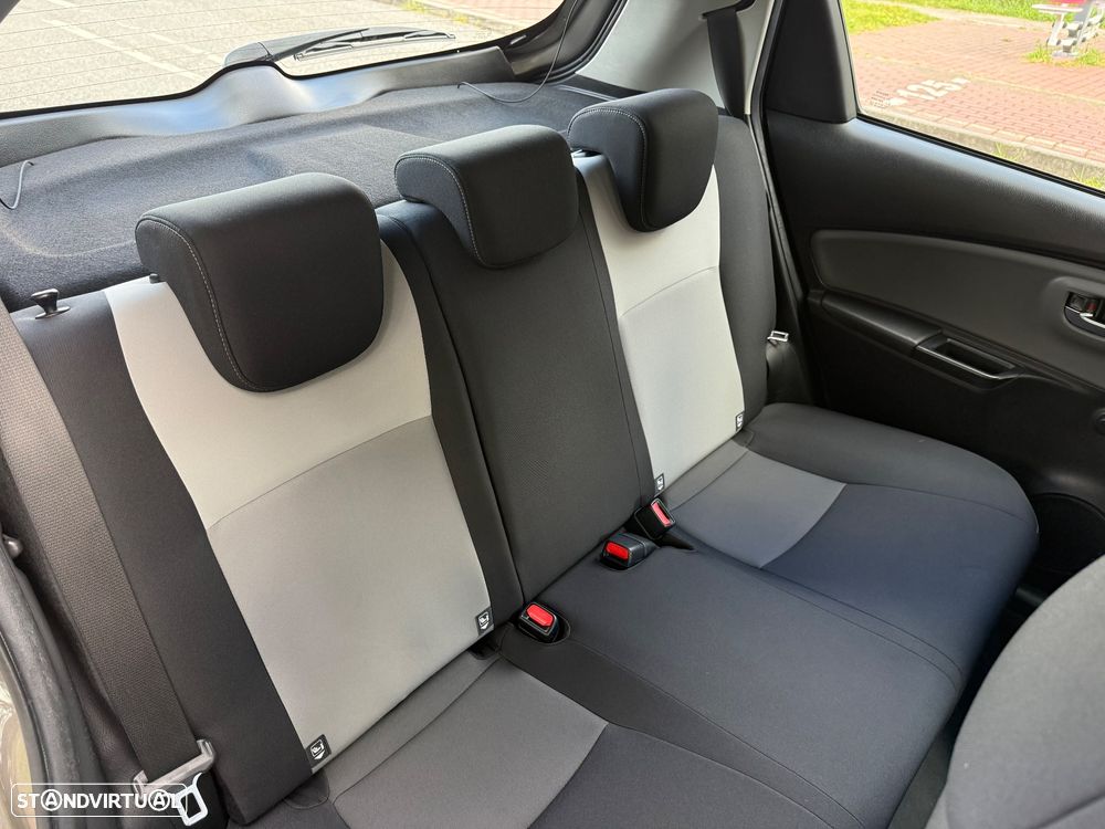 Toyota Yaris 1.5 HSD Comfort+P.Style - 32