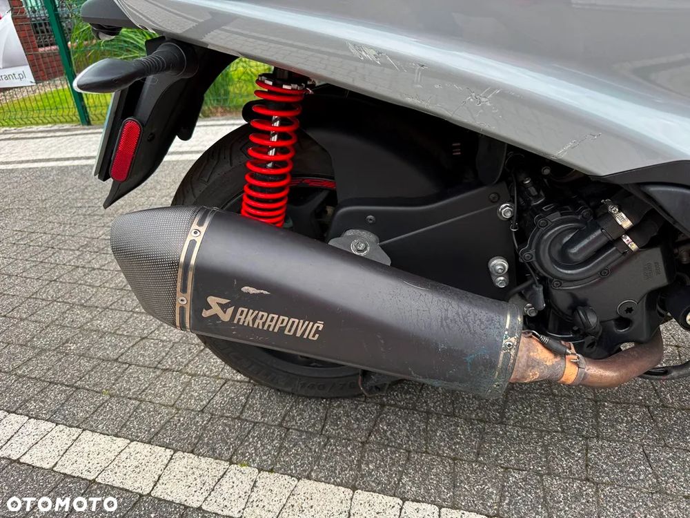 Piaggio MP-3 - 9