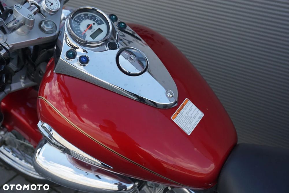 Suzuki Intruder - 15