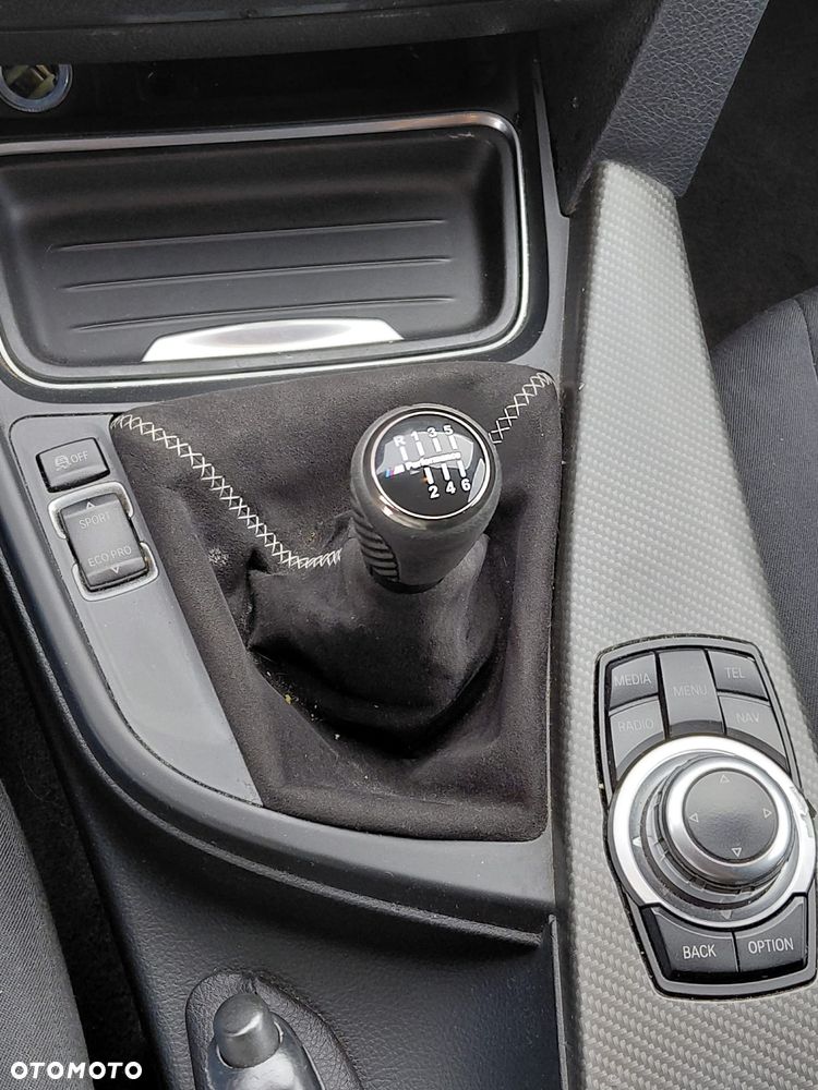 BMW Seria 3 318d Sport Line - 9