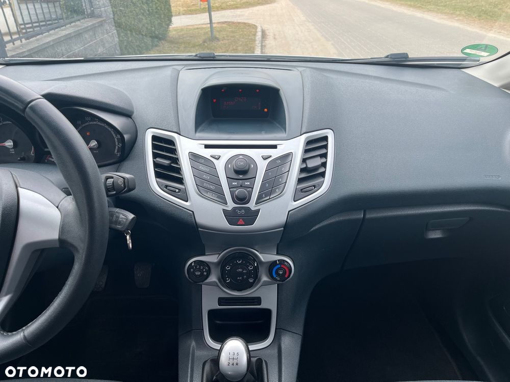 Ford Fiesta 1.25 Champions Edition - 24