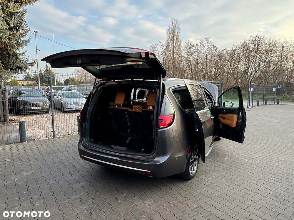 Chrysler Pacifica - 17