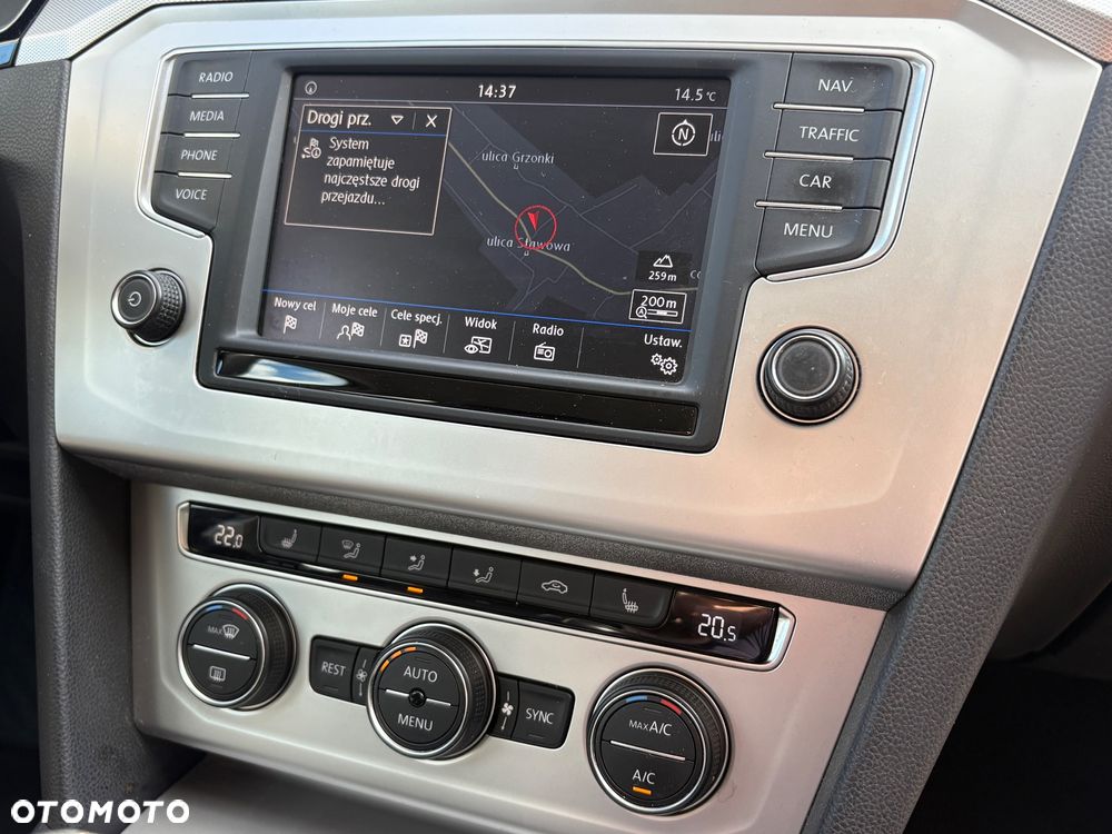 Volkswagen Passat 2.0 TDI SCR Business - 19