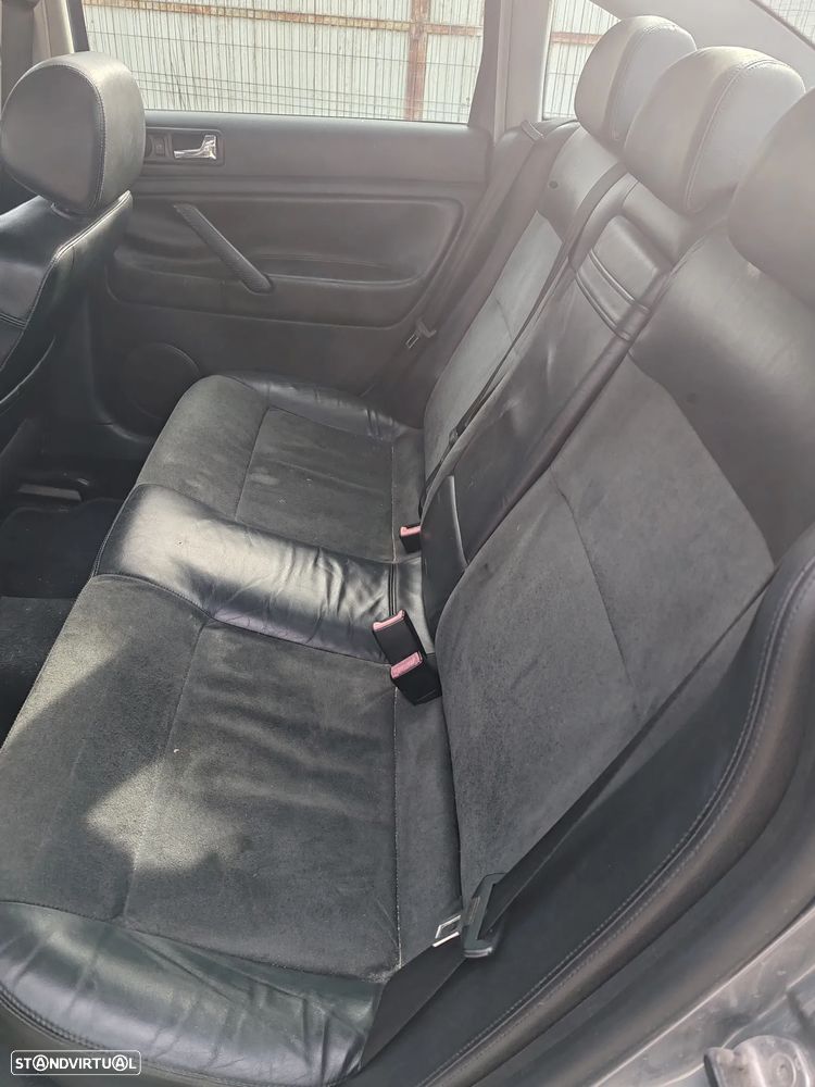 VW Passat 1.9 TDi Highline - 4