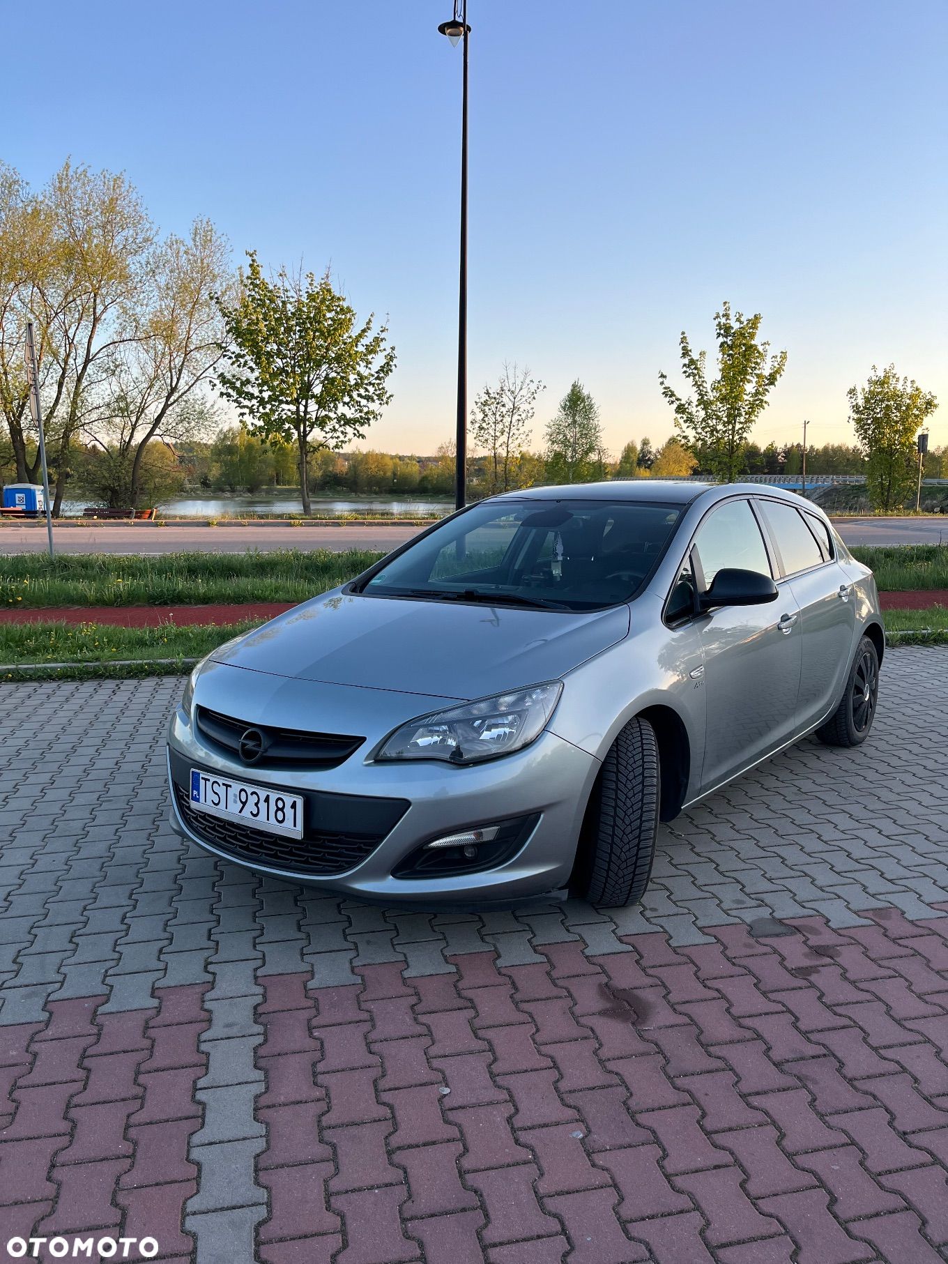 Opel Astra IV 1.4 T Active - 1