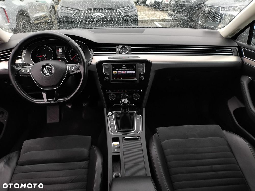 Volkswagen Passat - 24