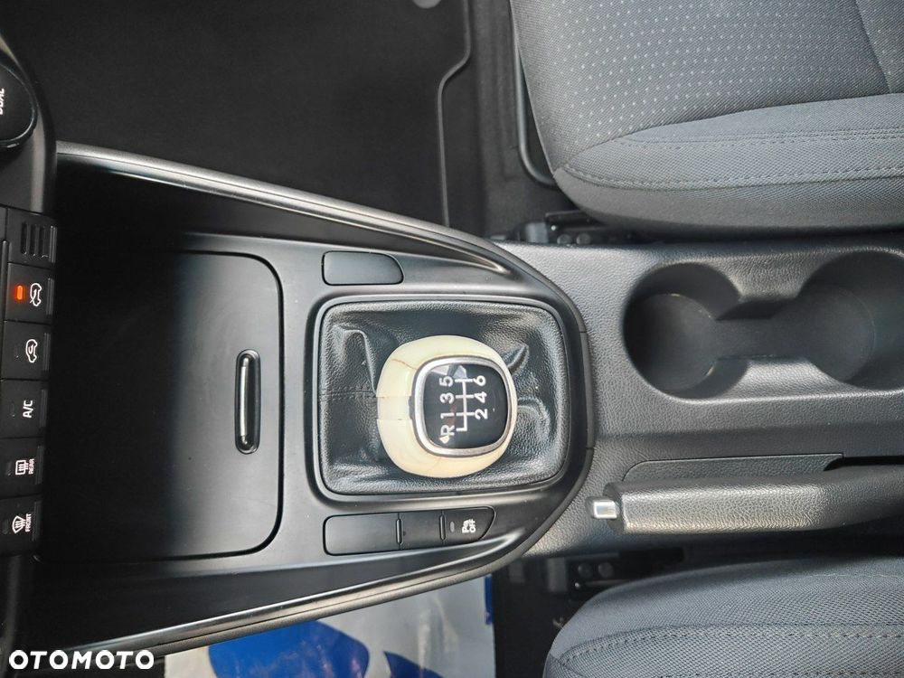 Kia Carens - 13