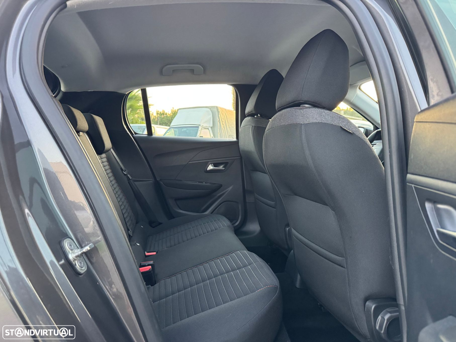Peugeot 208 1.5 BlueHDi Allure Pack - 29