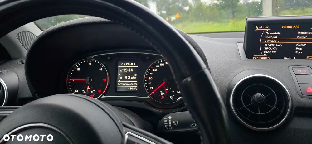 Audi A1 Sportback 1.6 TDI S line Sportpaket - 16