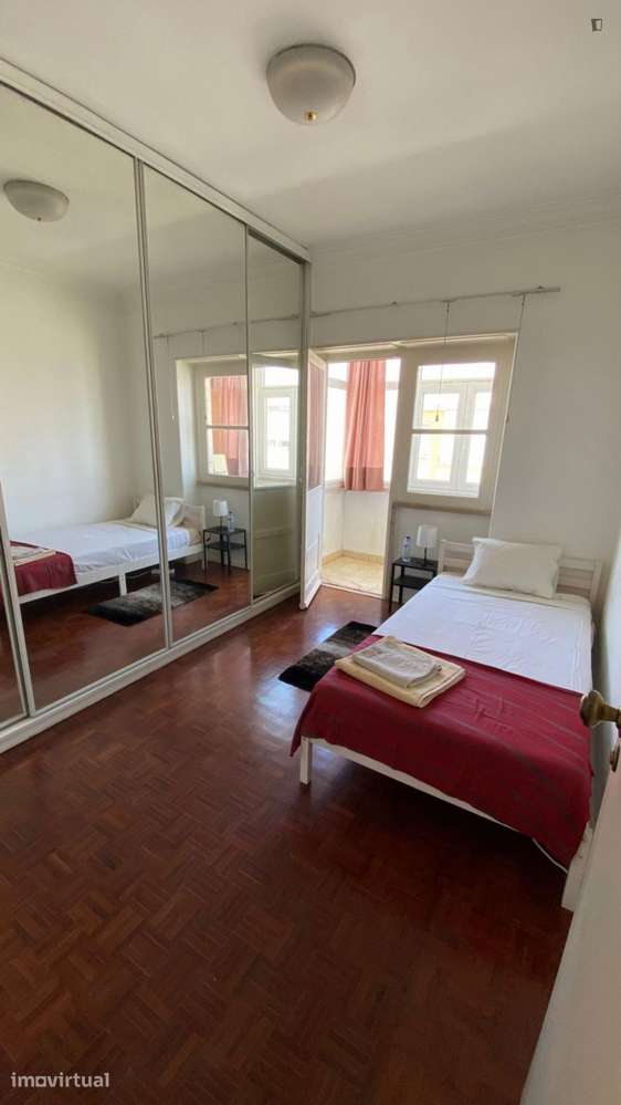 Quarto - localizado em Benfica Lisbon - Grande imagem: 2/8