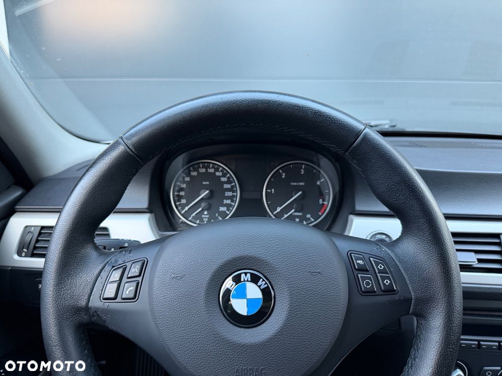 BMW Seria 3 320d - 19