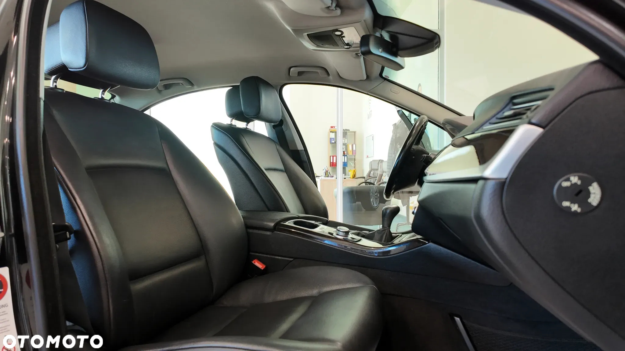 BMW Seria 5 523i - 36
