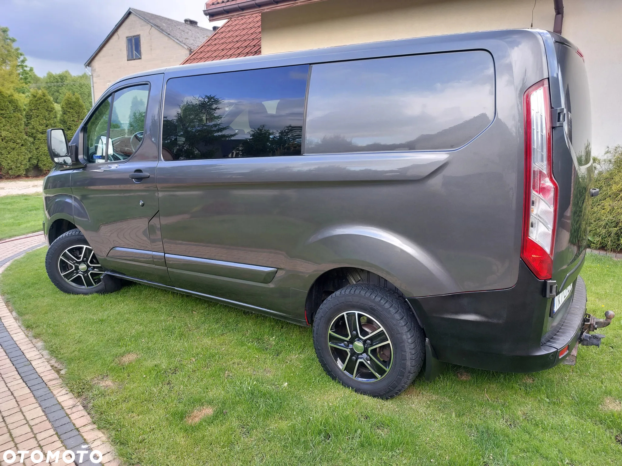 Ford Custom - 2