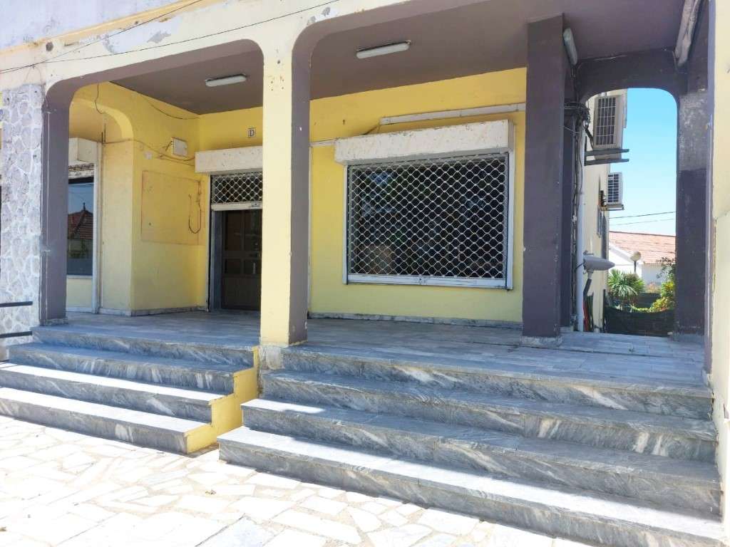 Moradia Isolada com 2 lojas para Venda na Charneca da Caparica, Almada - Grande imagem: 5/33