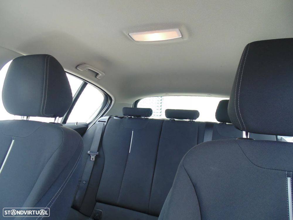 BMW 118 dA Line Sport - 38