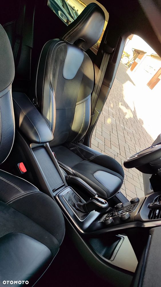 Volvo V40 D3 Momentum - 23