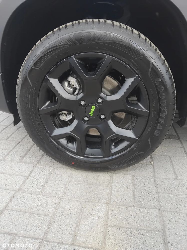 Jeep Avenger 1.2 T3 mHEV Overland 4xe eDCT6 - 11