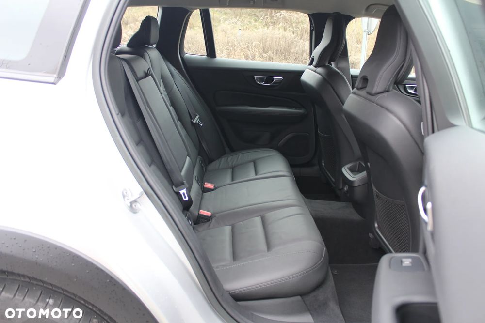 Volvo V60 Cross Country B4 D AWD Geartronic - 21