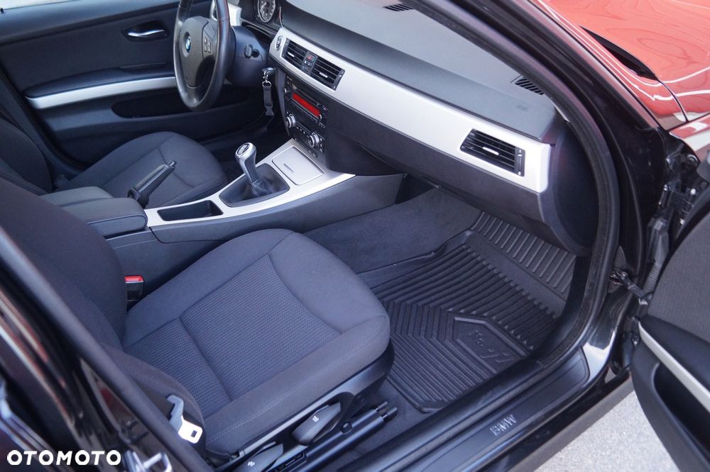 BMW Seria 3 318i Edition Exclusive - 28