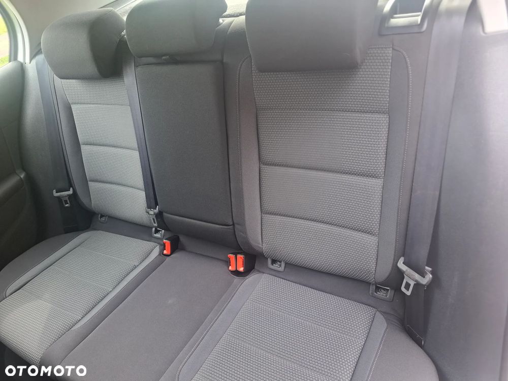 Volkswagen Golf 1.6 TDI DPF Highline - 8