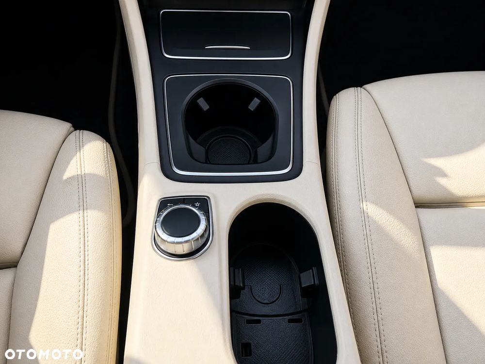 Mercedes-Benz CLA 250 4Matic 7G-DCT - 16