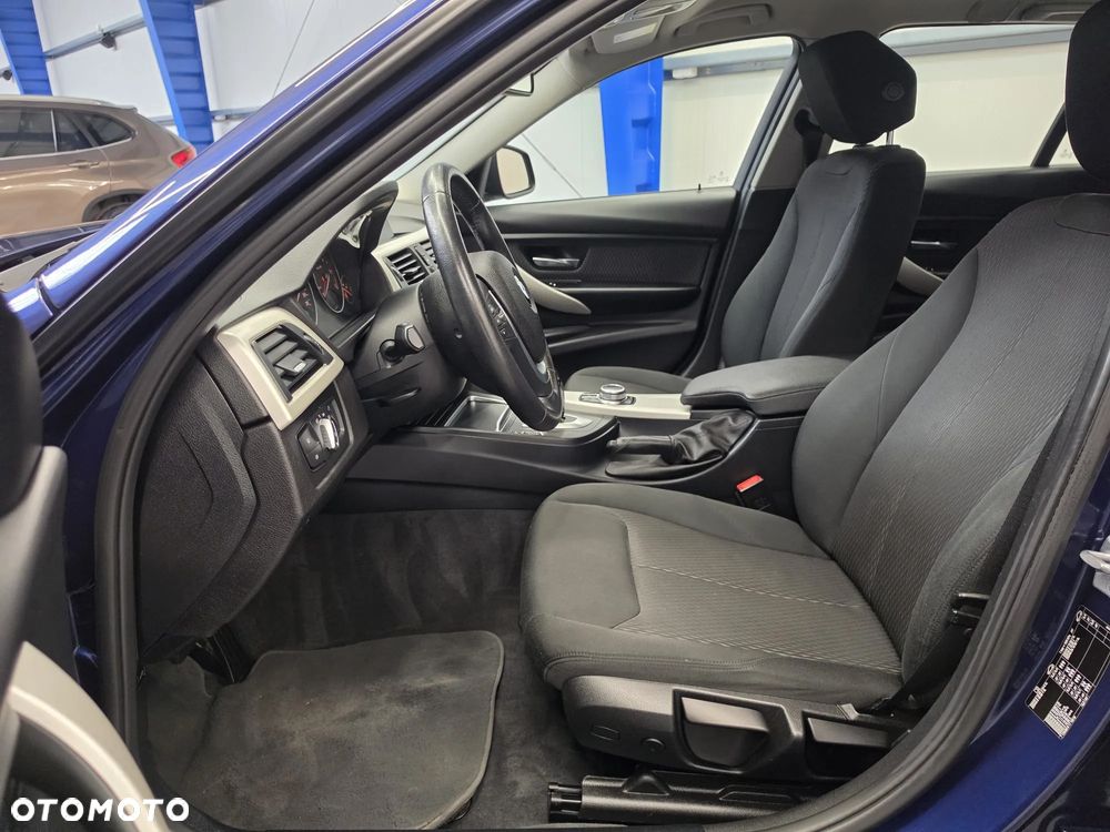 BMW Seria 3 318d Advantage - 29
