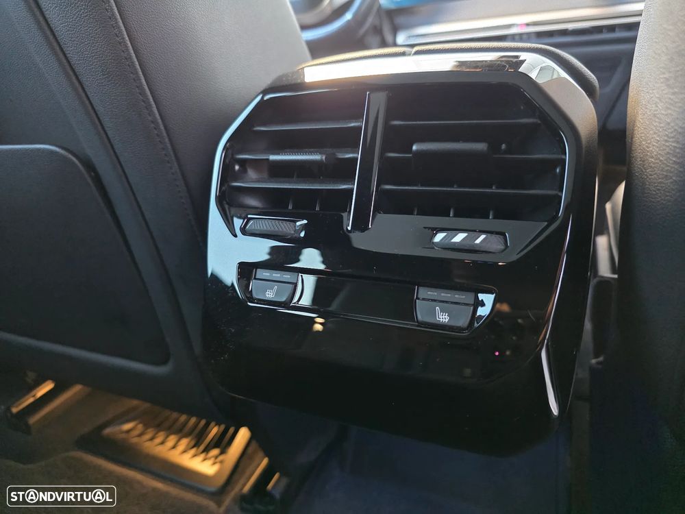 BMW iX xDrive 40 Pack Desportivo - 32