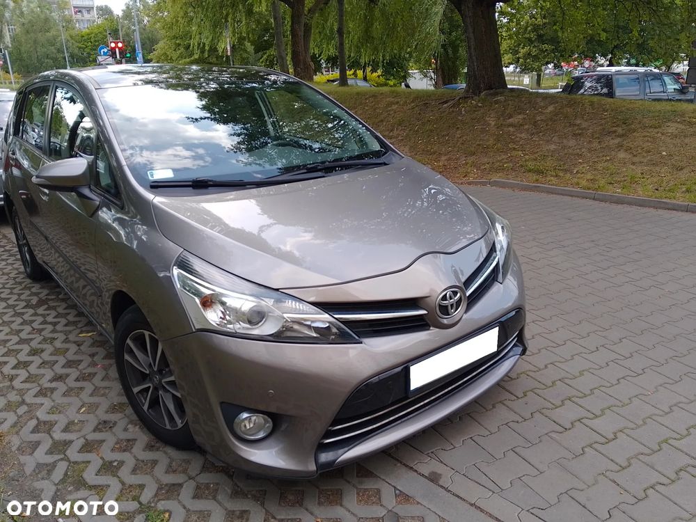 Toyota Verso 1.6 D-4D Active 7os EU6 - 1