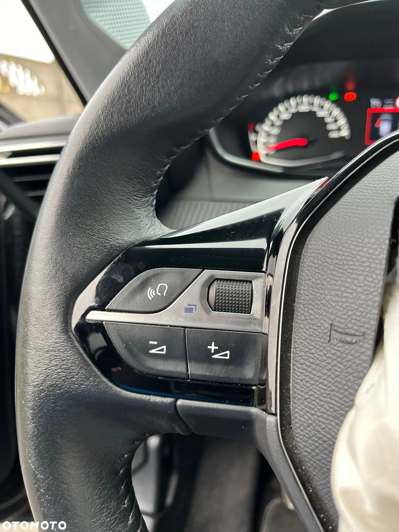 Peugeot 208 - 10
