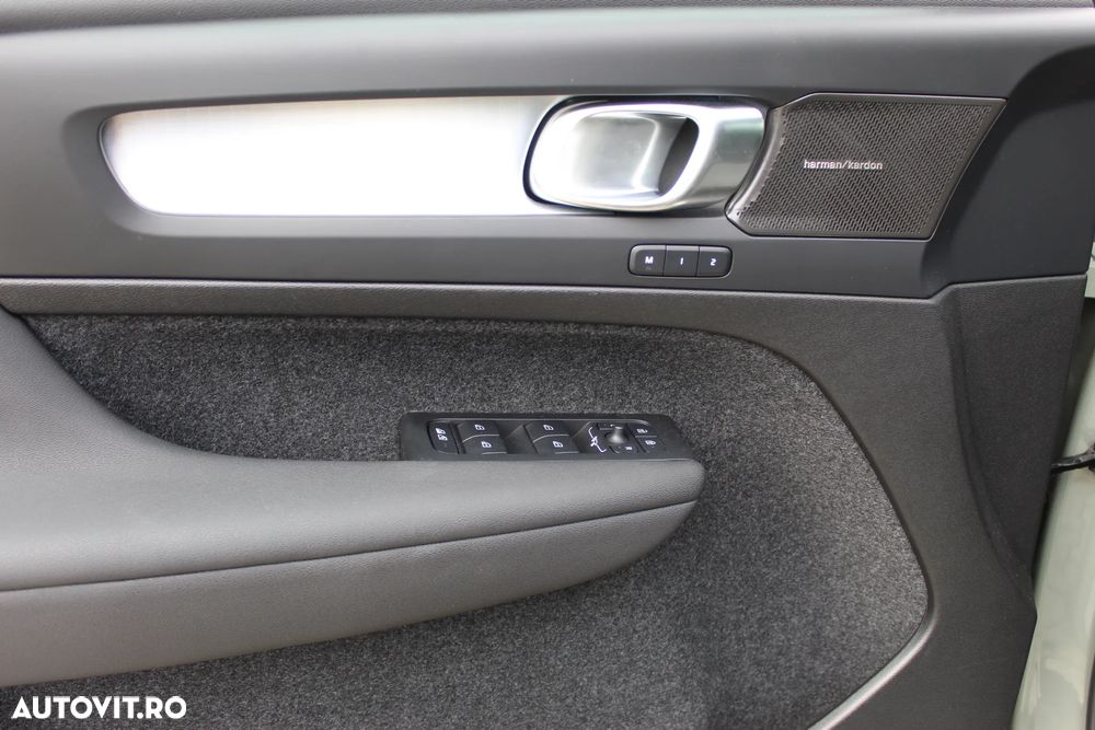 Volvo XC 40 B4 AT FWD MHEV Ultimate Dark - 9