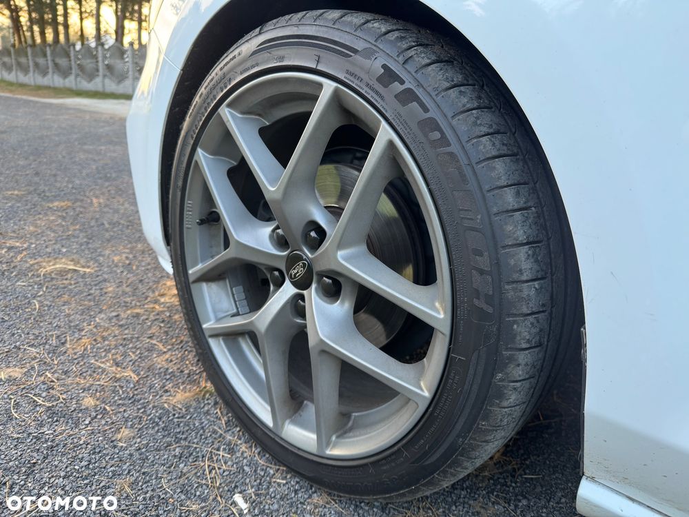 Ford Focus 1.5 EcoBlue Start-Stopp-System ST-LINE - 19