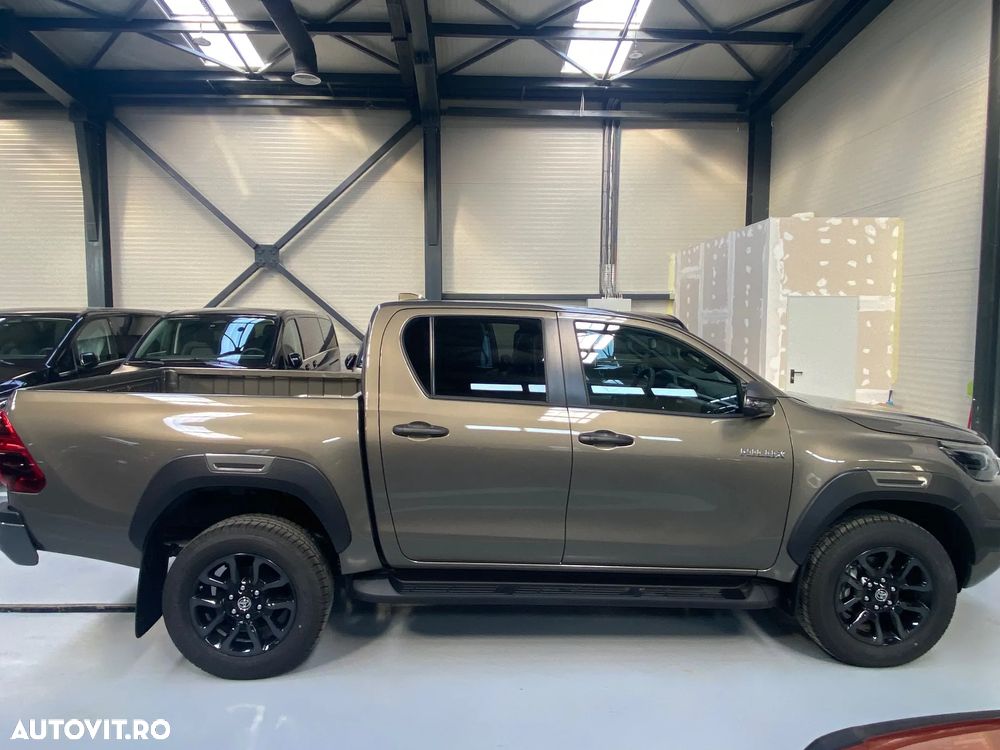 Toyota Hilux 2.8D 204CP 4x4 Double Cab AT MHEV Invincible - 2