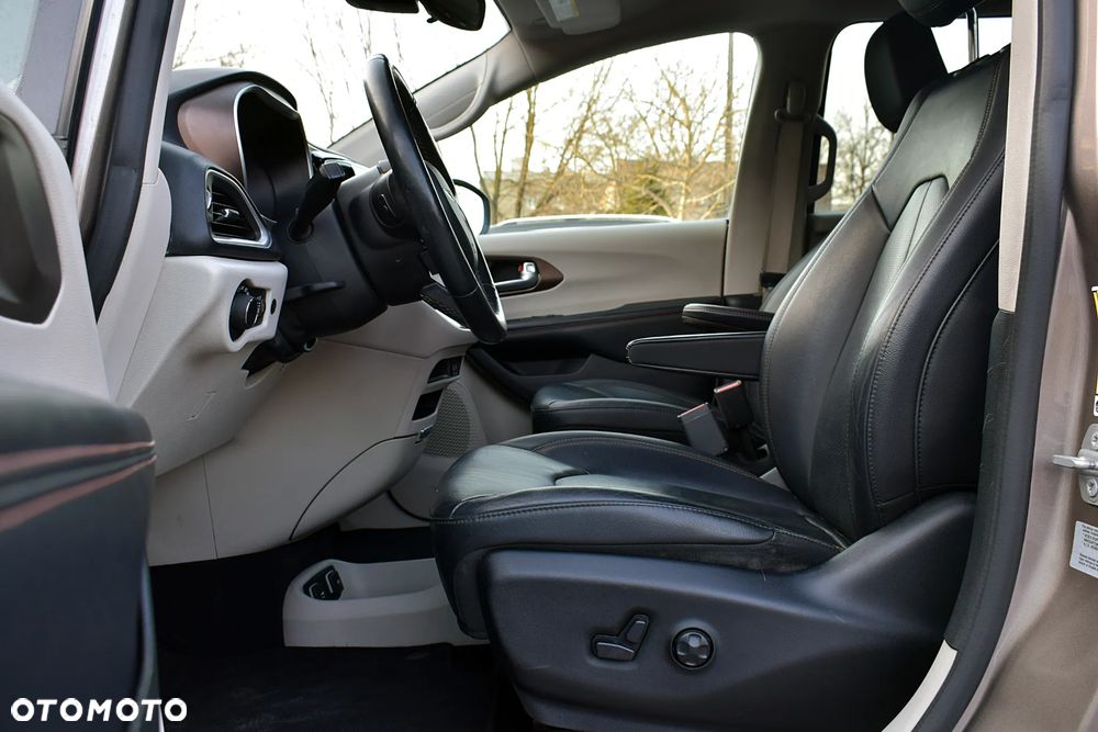 Chrysler Pacifica - 5