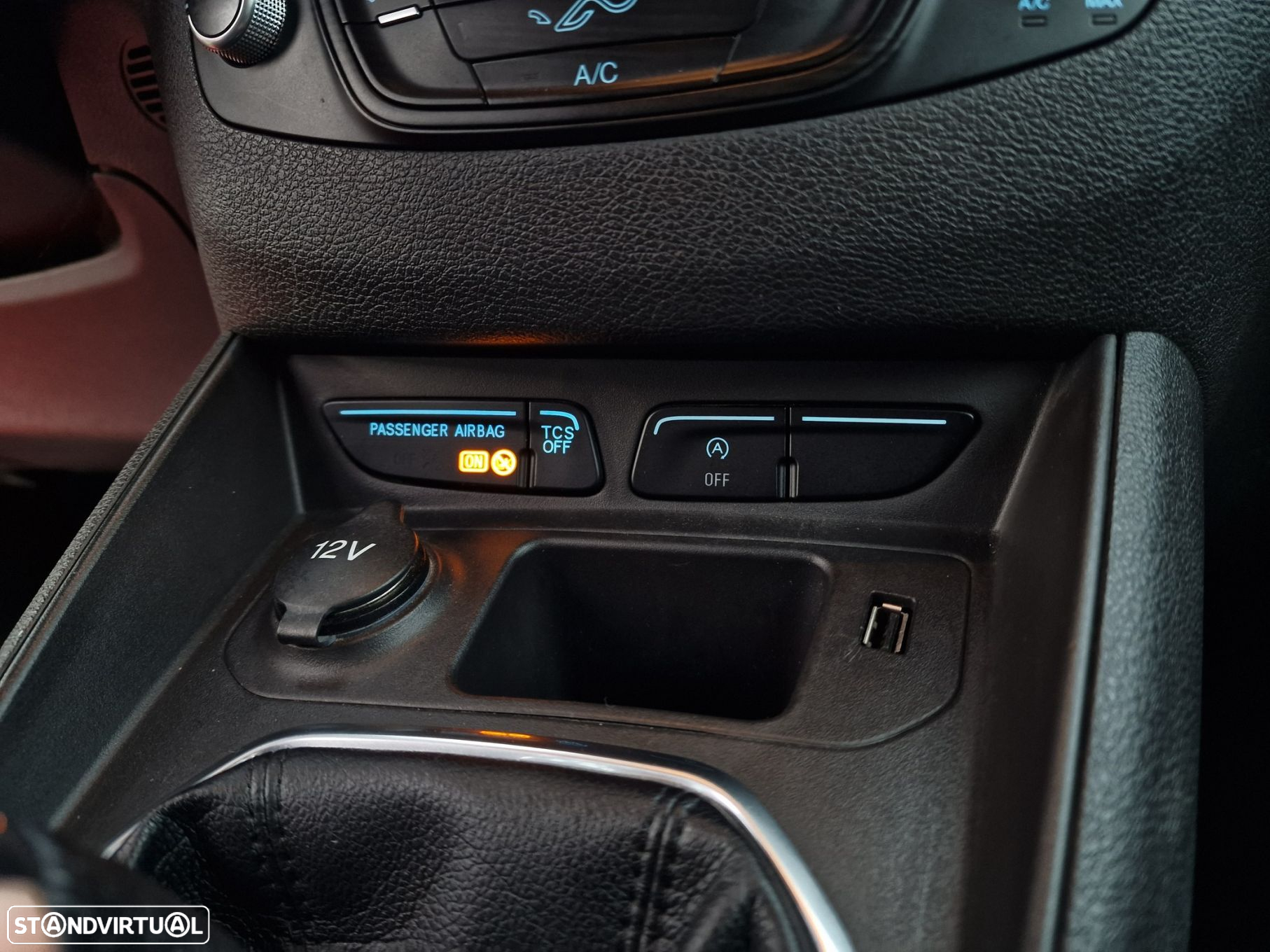 Ford Tourneo Courier 1.0 EcoBoost Titanium - 26