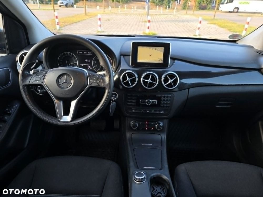 Mercedes-Benz Klasa B 180 7G-DCT Edition - 9