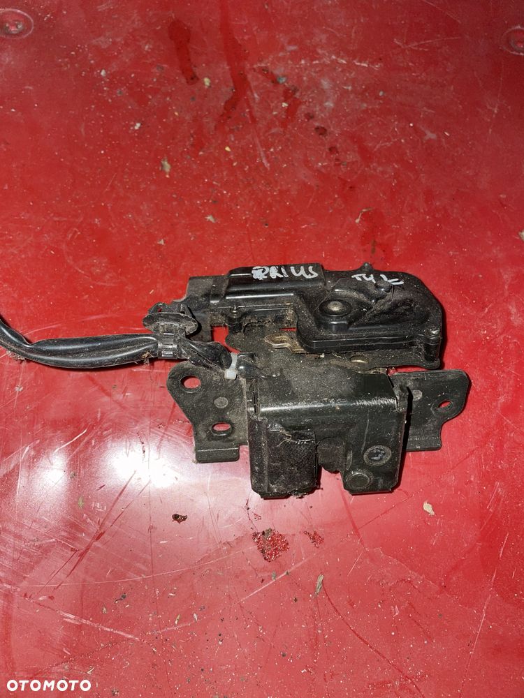 Zamek tył Toyota Prius 04-09r. - 1