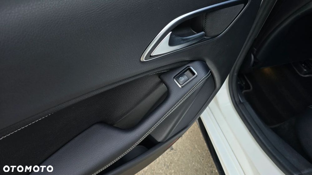 Mercedes-Benz CLA 250 4Matic 7G-DCT AMG Line - 33