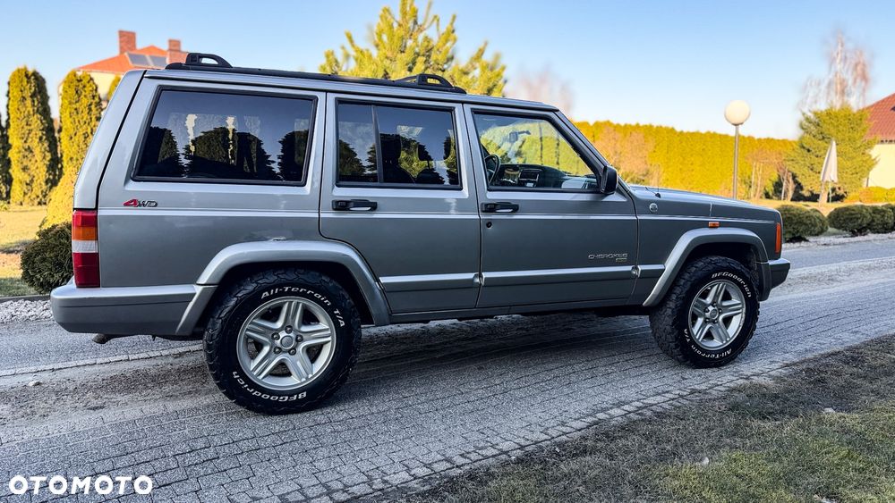 Jeep Cherokee 4.0 Limited - 8