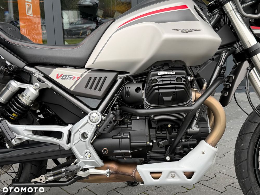 Moto Guzzi V85 - 7
