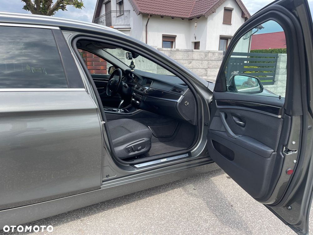 BMW Seria 5 525d Sport-Aut Modern Line - 14